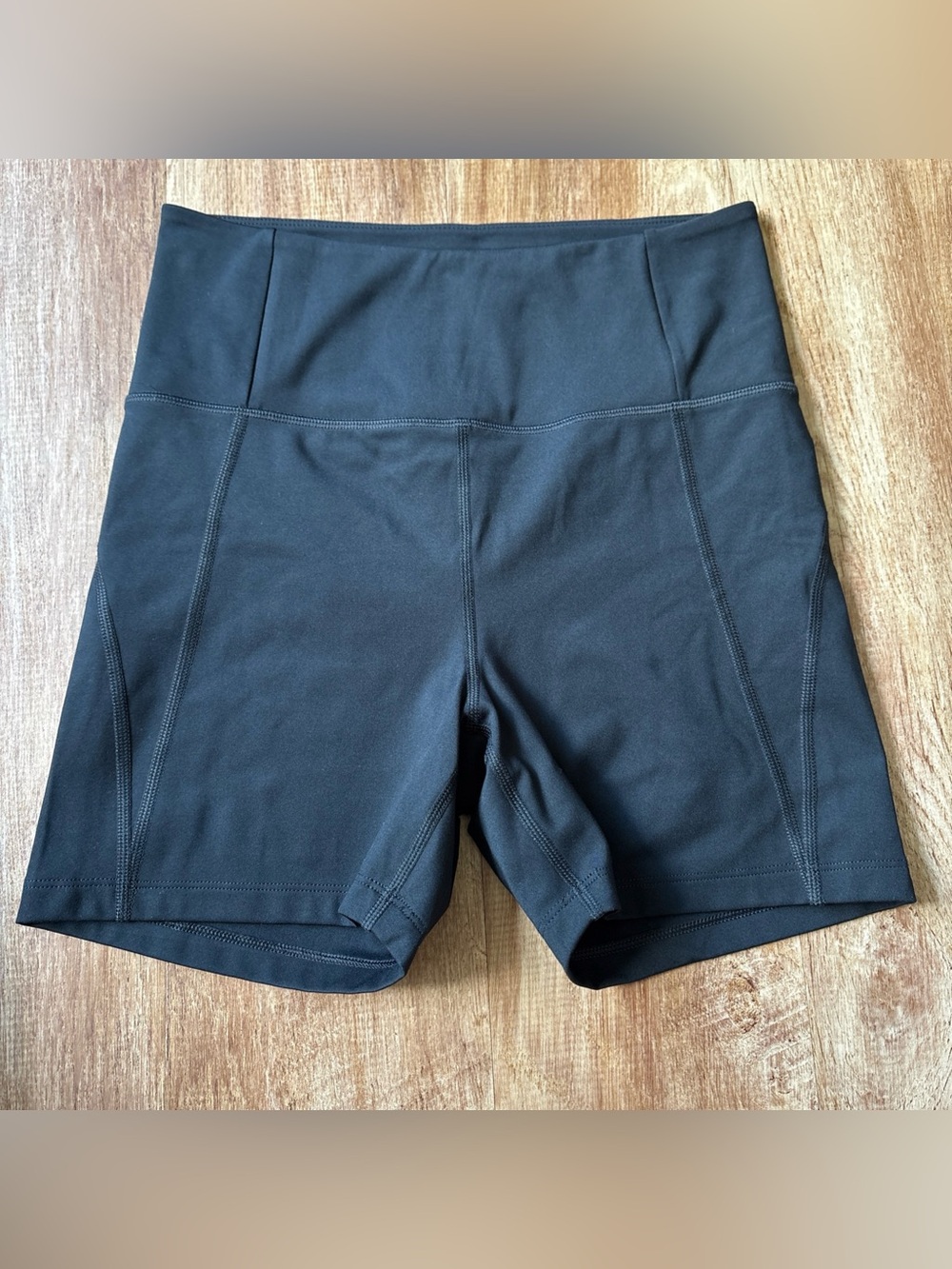 Girlfriend Collective High Rise Pocket Bike Shorts Size Medium - Black ***